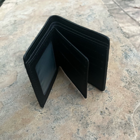 Gucci wallet - Picture 2 of 2